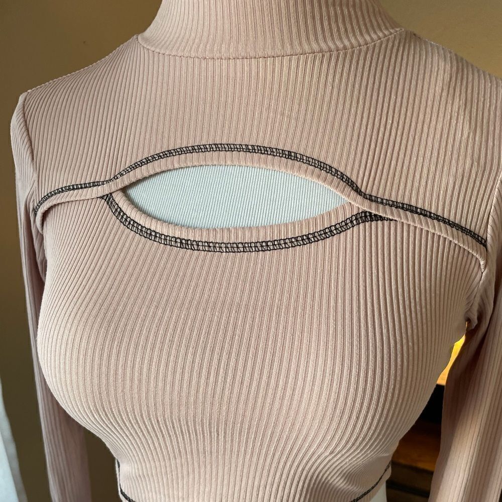 (NO COMMENT) mock neck crop top